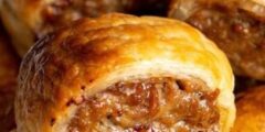 how to make French onion sausage rolls ?